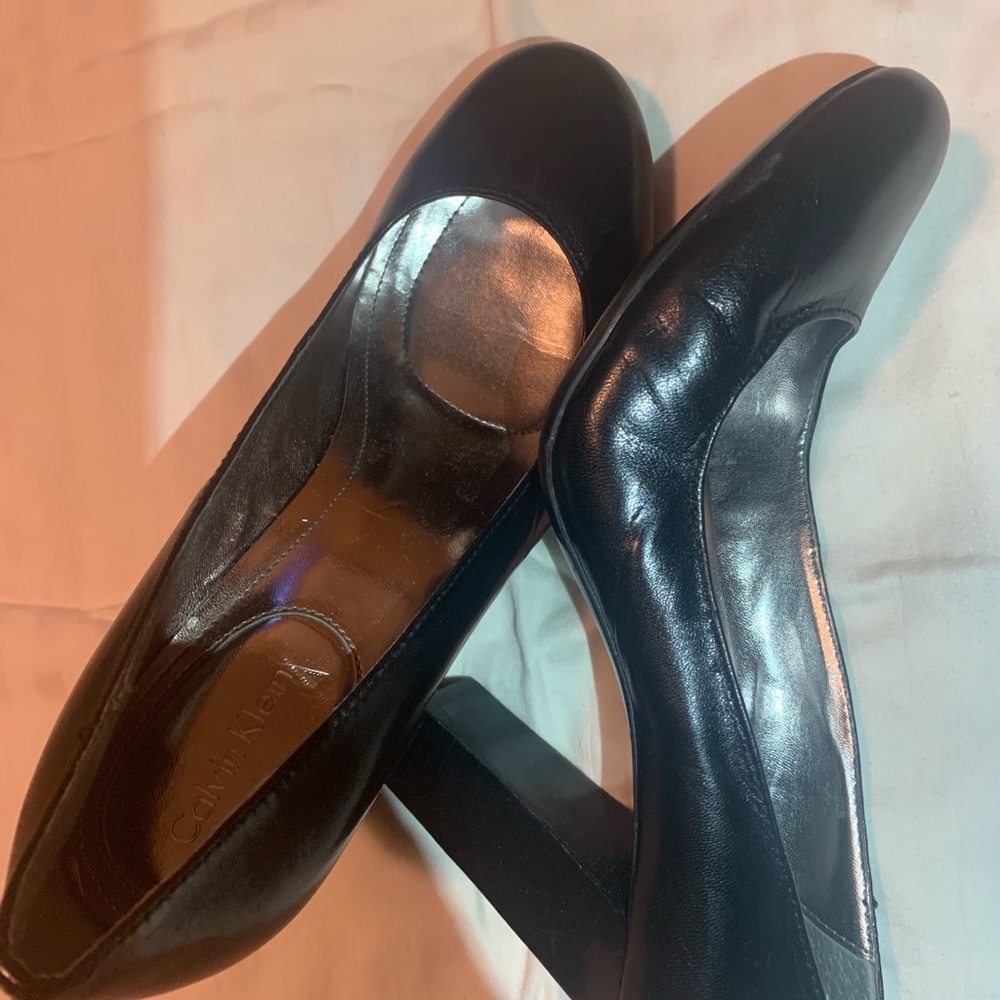 Calvin Klein size 7.5 (US) black leather heels